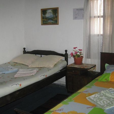 The Old House Guest House Obedinenie Phòng bức ảnh